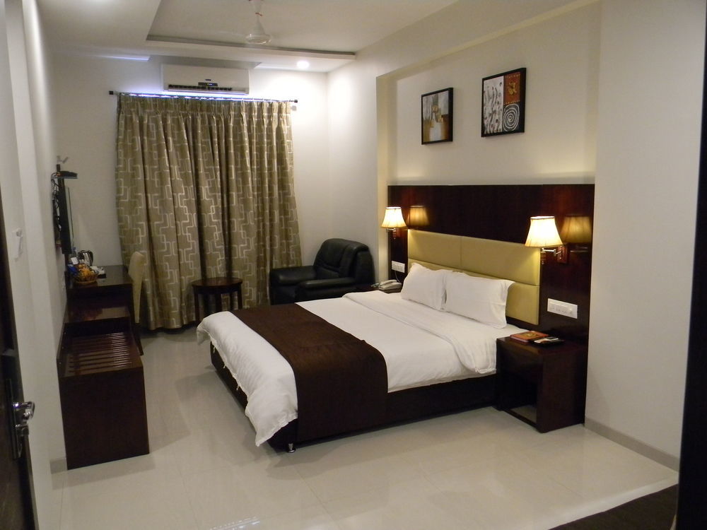 Hotel Sai Jashan Shirdi - Where Blessings & Comfort Meet מראה חיצוני תמונה